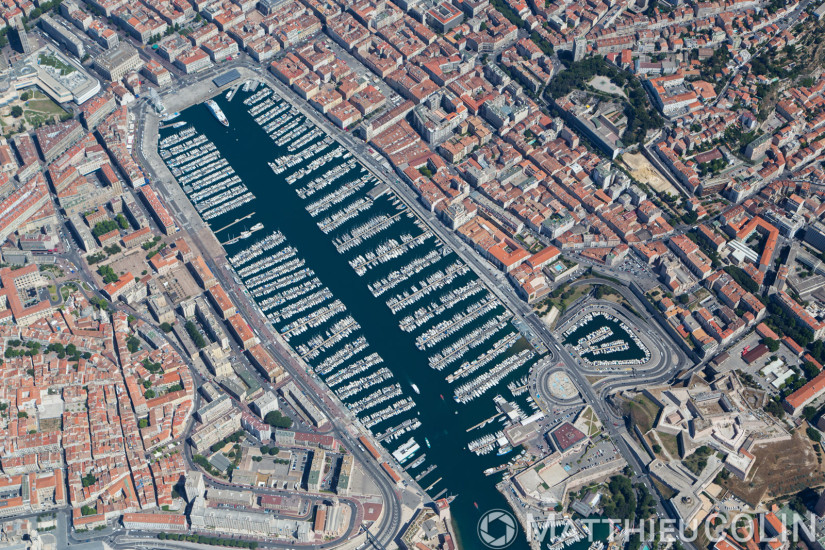 Marseille,2 et 7eme arrondissement,  Vieux port (vue aérienne en hélicoptère)