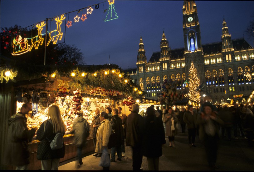 Vienne, Salzburg, Innsbruck - Marchés de Noël en Autriche. Ca commence bien avant Noël, au premier dimanche de l’Avent. Les plus belles cités d’Autriche, Vienne, Innsbruck et Salzbourg, dressent alors les couleurs de Noël (140 photos) Voir le reportage sur Divergence-Images