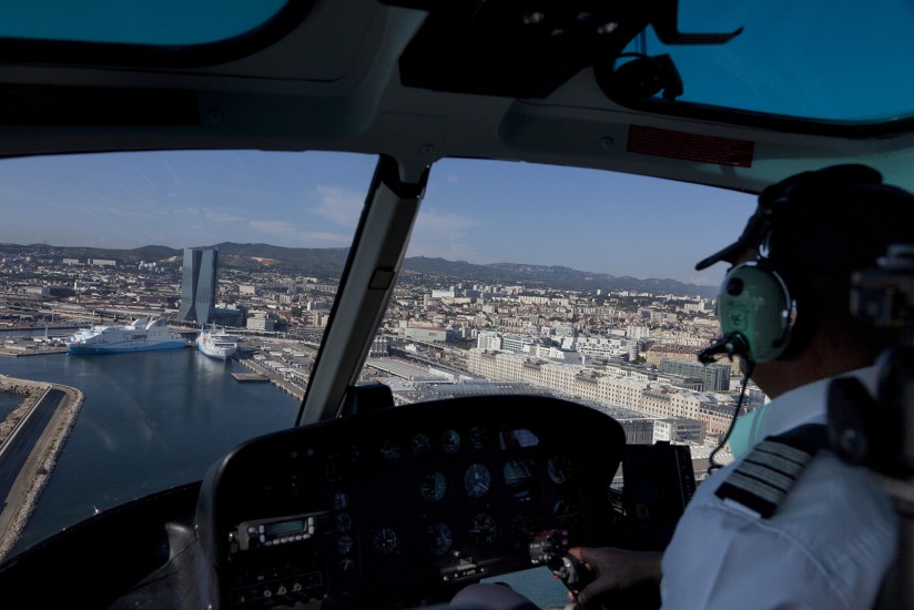 Littoral de Marseille. Survol en hélicoptère du Grand Port Maritime de Marseille, la tour CMA-CGM.Voir le reportage sur Divergence-Images