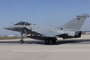 Avion de combat Rafale sur la base aérienne d'Istres