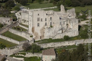 France, Vaucluse (84), Parc Naturel Régional du Luberon, village de Lacoste, Chateau La Coste de Pierre Cardin (vue aérienne)