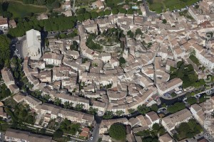France, Vaulcuse (84),  village de Malaucène, au pied du Mont Ventoux (vue aérienne)