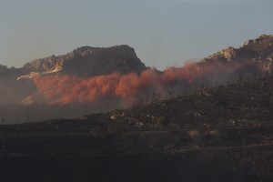 France, Bouches-du-Rhône (13), Marseille, incendie dans les calanques le 5 septembre 2016 au départ de Luminy entre Marseille et Cassis sur plus de 300 ha. Largage de retardant