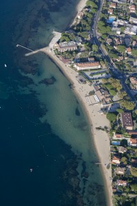 France, Var (83), Golfe de Saint Tropez, Prequ'île de Saint Tropez, Saint Tropez, hôtel résidence de la Pinède (vue aérienne)