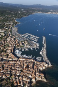 France, Var (83), Golfe de Saint Tropez, Prequ'île de Saint Tropez, village de Saint Tropez, le port, yacht de luxe  (vue aérienne)