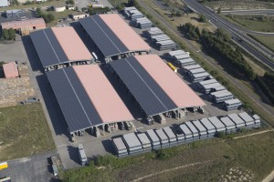 France, Hérault (34), Maureilhan, zone d'activité de Béziers Ouest, Owens-Illinois ou O-I manufacturing verrerie et Ipaq recyclage du verre (vue aérienne)