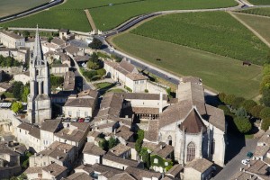 France, Gironde (33), village de Saint Emilion, classé Patrimoine Mondial de l'UNESCO (vue aérienne)