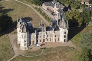 France, Maine-et-Loire (49), Chemillé-en-Anjou, Chanzeaux, château de Chanzeaux  (vue aérienne)