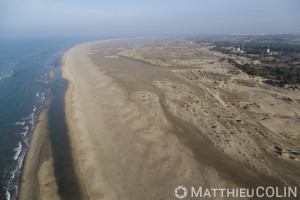 France, Gard (30), Camargue, Le Grau du Roi, plage de l'Espiguette,  massif de dune (vue aérienne)