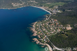 France. Corse du Sud (2A), golfe de Sagone, plage de Sagone, commune de Coggia, Témoli, villas en bord de mer  (vue aérienne)