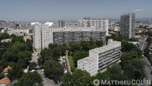 France, Bouches du Rhône (13), Marseille, le grand et le petit Trioulet, résidence de logement social géréz par 13 Habitat et rénovéz par STO facade, entreprise applicatrice  Marteau (vue aérienne)