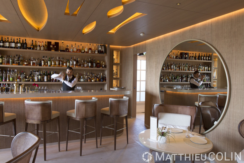 Saint Tropez, La Résidence de la Pinède, hôtel 5 étoiles Cheval Blanc du groupe LVMH, bar