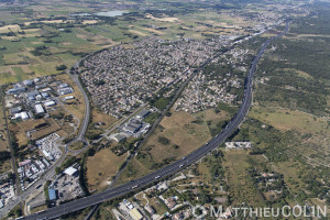 France, Gard (30), Milhaud et autoroute A9 La languedocienne (vue aérienne)