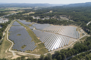 France, Bouches-du-Rhone, centrale solaire  photovoltaique Urbasolar Meyrargues  (vue aérienne)