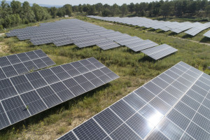 France, Bouches-du-Rhone, centrale solaire  photovoltaique Urbasolar Meyrargues  (vue aérienne)