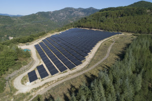 France,  Hérault (34), Graissessac, centrale solaire URBASOLAR sur l'ancienne exploitation minière de Graissessac (vue aérienne)