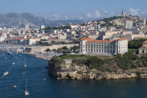 France, Bouches-du-Rhône (13), Marseille,  Le palais du Pharo à l'entrée du Vieux Port et la basilique Notre Dame de la Garde ou la Bonne Mère (vue aérienne)