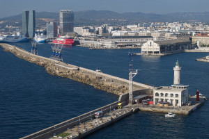 France, Bouches-du-Rhône (13), Marseille,  la digue du large du port Autonome de Marseille GPMM, la tour CMA-CGM et la tour la Marseillaise (vue aérienne)