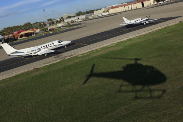 Aéroport régional Avignon-Caumont LFMV