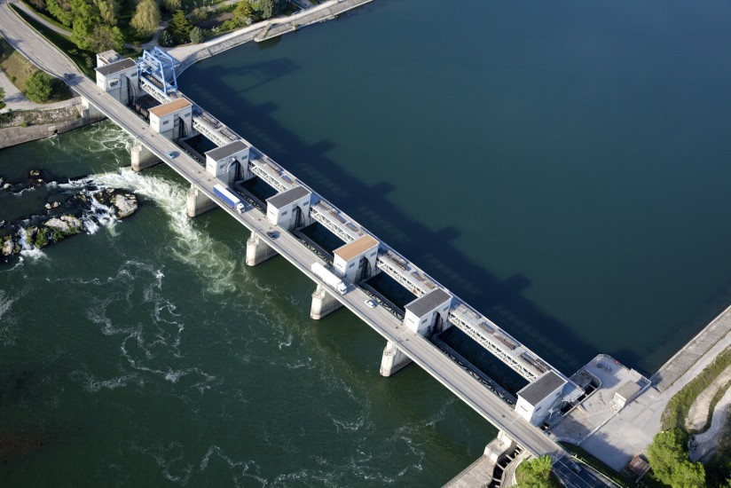 Barrage hydraulique sur le Rhône