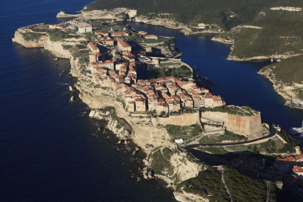 Vue aérienne – Village — Bonifacio