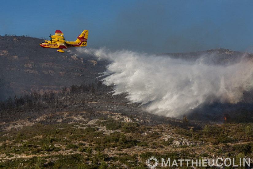 Marseille, incendie dans les calanquesMarseille et Cassis sur plus de 300 ha. Canadair