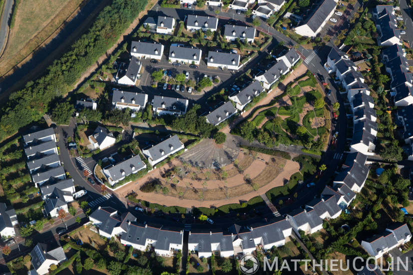 Angers, quartier La Papillaie près du lac de Maine, zone pavillonnaire résidentielle, villa ou maison individuelle (vue aérienne)