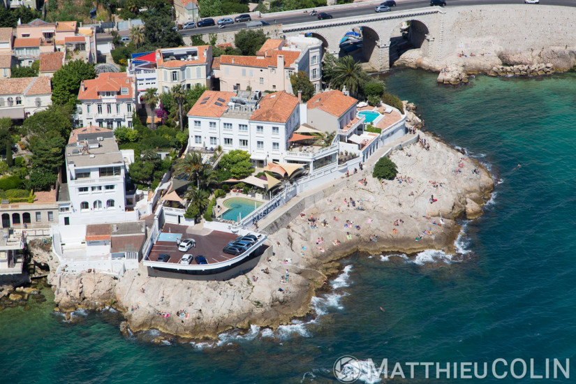 France, Bouches-du-Rhone (13),  Marseille,  7 ème arrondissement, quartier d'Endoume,  hotel et restaurant le Petit Nice, la corniche du président Kennedy, anse de la fausse monnaie (vue aérienne)