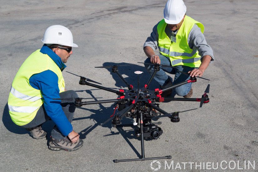 Prise de vue aérienne photo et vidéo en drone octocopter S1000 et canon 5D Mark III, télépilote et cadreur