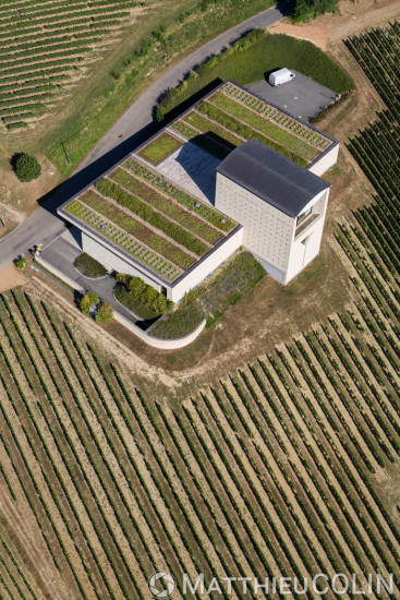 Saint-Étienne-de-Lisse,  Saint Emilion GrandCru Classé, Chateau Faugères, vue aérienne