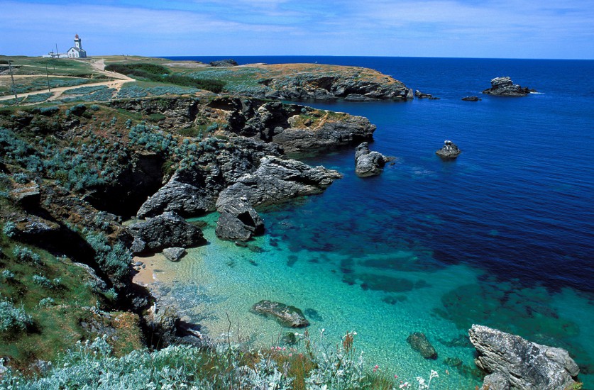 MORBIHAN  - Belle île, Houat, Hoëdic . Les trois îles bretonnes sont posées à la pointe sud de Quiberon. Elles vivent au rythme des bateaux et des marées. En toile de fond, le fracas des vagues et les landes fleuries. (160 photos) Voir le reportage sur Divergence-Images