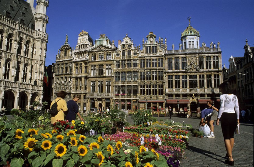 BELGIQUE  - Bande dessinée, art nouveau, musées royaux - Bruxelles, belle du Nord. Plongée au cœur d’une cité royale qui sut rester chaleureuse tout en devenant surprenante. La voilà enivrée par le regain de vitalité imposé par sa jeunesse, douée pour la convivialité. Restaurants, hôtels, shopping, musées… (140 photos) Voir le reportage sur Divergence-Images