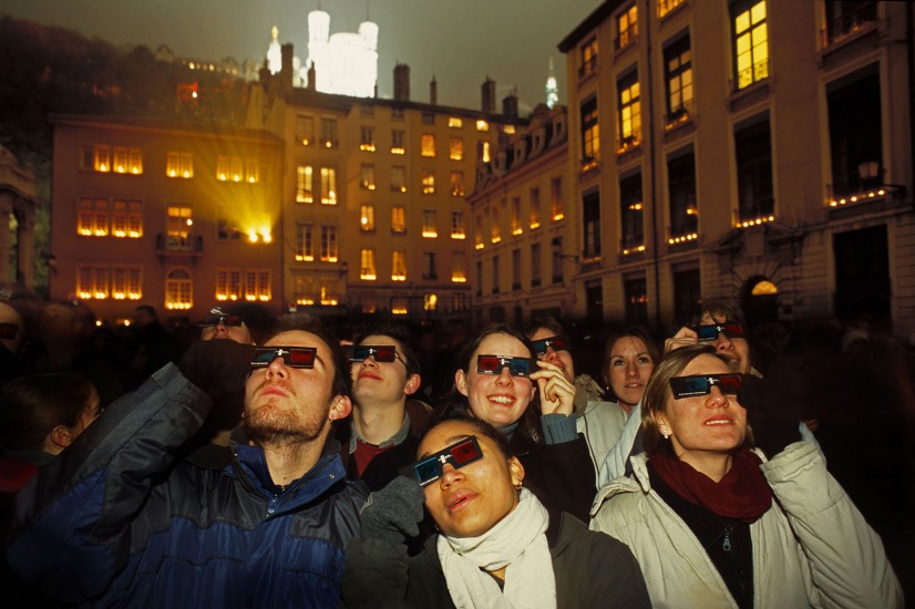 RHONE  - Fête des lumières du 8 décembre - Lyon l'allumée. Le 8 décembre, Lyon se transforme pendant quatre soirs en théâtre de toutes les lumières. Fête religieuse depuis 1852, la fête de la lumière s'est aujourd'hui transformée en un étonnant rituel urbain. (180 photos) Voir le reportage sur Divergence-Images