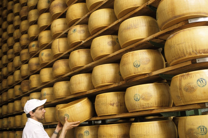 ITALIE  - Voyage gastronomique - La charmeuse de Parme. Alanguie le long du Pô, au cœur de l’Emilie Romagne, Parme l’hédoniste décline ses murs roses et ocres aux couleurs de ses deux grandes stars, jambon et fromage. Une ville 100% italienne, belle à croquer.(60 photos) Voir le reportage sur Divergence-Images