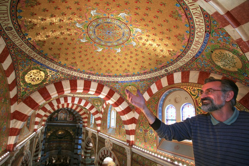 L'église Notre Dame de la Garde qui domine et protège les Marseillais. Voir le reportage sur Divergence-Images