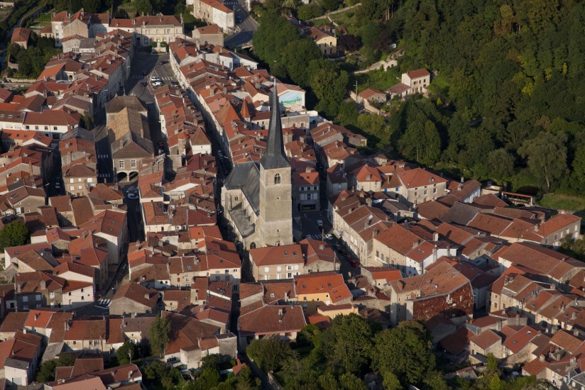 FRANCE - Lorraine - Meurthe-et-Moselle - Le Saintois. Vues aériennes de la collline de Sion, du château d'Haroué, du bourg de Vézelise et des villages du saintois au sud de Nancy. (37 photos) Voir le reportage sur Divergence-Images