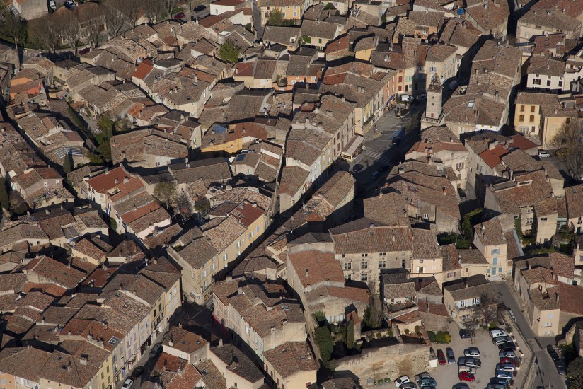 FRANCE - Provence - Bouches-du-Rhône - Le pays d'aix. Vues aériennes de Lambesc, Saint Cannat, la Barben, Pont Royal en Provence sur la commune de Mallemort (15 photos) Voir le reportage sur Divergence-Images