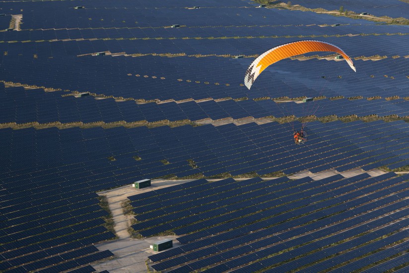 FRANCE - Lorraine - Meurthe-et-Moselle - Une des plus grandes centrales solaires de France. Vues aériennes du Toulois. Toul et sa cathédrale, la centrale photovoltaïque de Toul-Rosières sur 367 Ha d'EDF-En. (37 photos)  Voir le reportage sur Divergence-Images