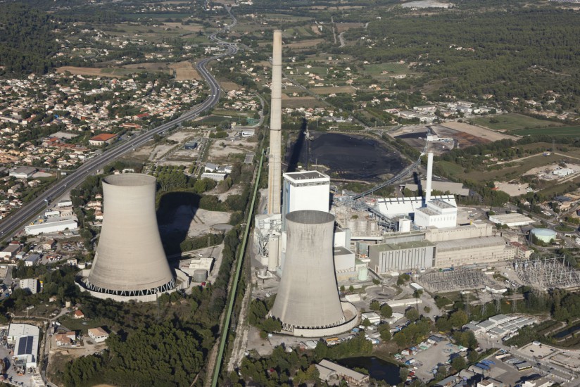 FRANCE - Paca - Bouches-du-Rhône - Gardanne. Vues aériennes de Gardanne, centrale solaire de Gardanne et de Fuveau, usine de production d'Alumine Alteo, centrale thermique de Provence, zone d'activité du Rousset.(7 photos) Voir le reportage sur Divergence-Images