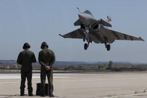 Avion de combat Rafale sur la base aérienne d'Istres