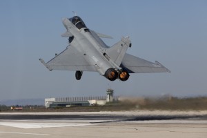 Avion de combat Rafale sur la base aérienne d'Istres