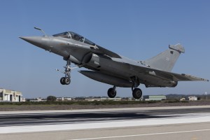 Avion de combat Rafale sur la base aérienne d'Istres