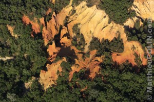 France, Vaucluse (84), parc naturel régional du Lubéron, Rustrel, ancienne carrière d'ocre, le Colorado provençale (vue aérienne) // France, Vaucluse (84), regional park of Luberon, Rustrel, old quarry of ocher, Colorado Provençal (aerial view)