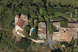 France, Vaucluse (84), parc naturel régional du Luberon, commune de Saint-Saturnin-lès-Apt, hameau de Croagnes (vue aérienne)