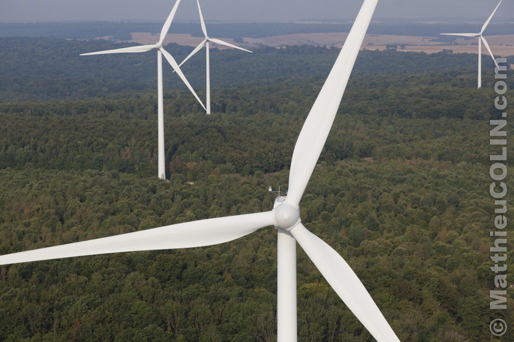 Parc éolien de Bonnet-Houdelaincourt. 18 éoliennes Vestas V90 de 125m de haut pour une puissance totale de 36 MW alimentent