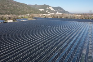 France, Ardèche (07), Curas, centrale solaire photovoltaïque Cap Vert Energie sur des serres agricoles (vue aérienne)