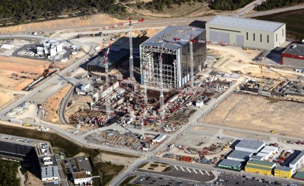 France, Bouches-du-Rhône (13), Saint-Paul-lès-Durance, Commissariat à l'Energie Atomique, CEA Cadarache, programme Iter, 42 ha, fusion nucléaire, Tokamak (vue aérienne MatthieuCOLIN.com )