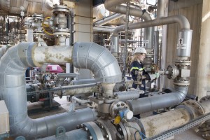 France, Bouches-du-Rhône (13), Martigues, site pétrochimique de Lavéra, raffinerie Petroineos qui alimente le  vapocraqueur de Naphtachimie, filliale de Total et Ineos.