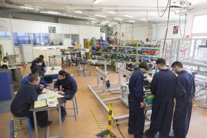 France, Bouches-du-Rhône (13), Istres, Lycée professionnel Latécoère  des Métiers des Industries de Procédés,  Formation BTS maintenance des équipements industriels ou MEI