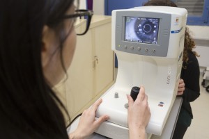 France, Bouches-du-Rhône (13), Marseille, Centre de Formation de la Bourse du Travail, Centre de formation d'l'apprentis  ou CFA, BTS Opticien, Réfractomètre URK 700